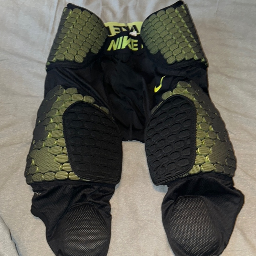 Nike Pro Combat Men’s 7 Pad Football Girdle